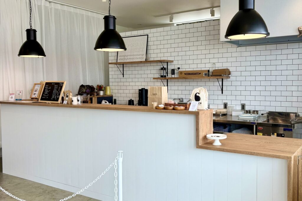01.SLOTH_COFFEE&TEA_内装_レセプション_施工事例