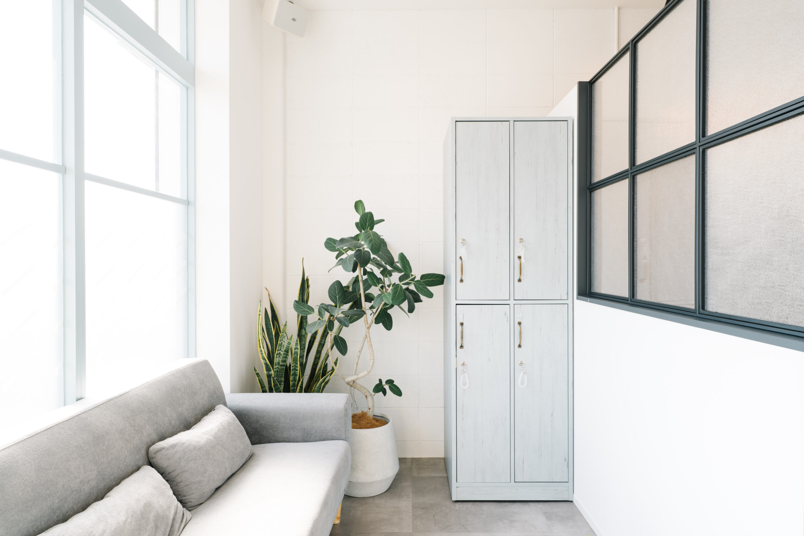 13.mimi_美容室・美容院・ヘアサロン_内装_レセプション_カウンター_施工事例