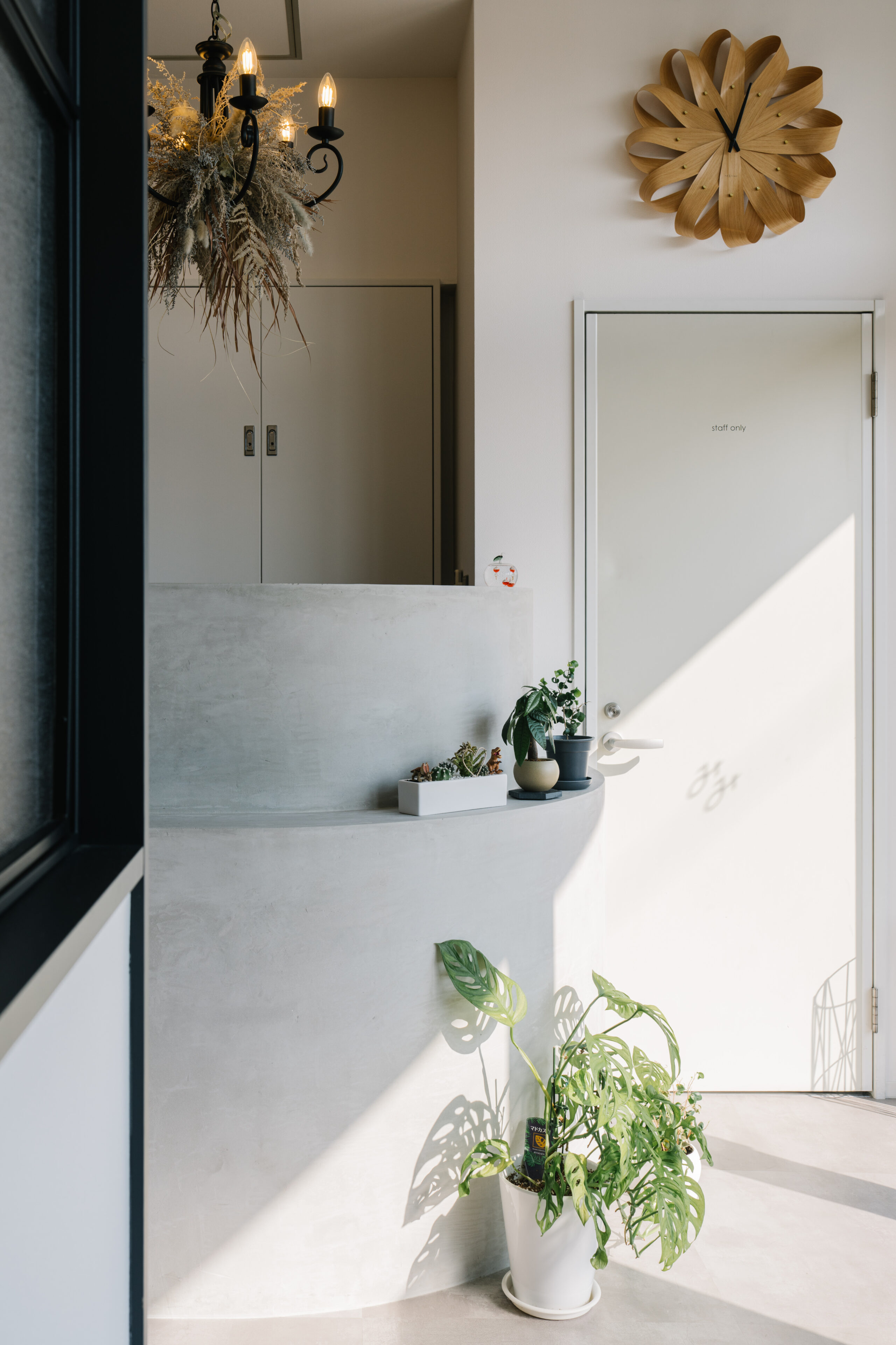 14.mimi_美容室・美容院・ヘアサロン_内装_レセプション_カウンター_施工事例