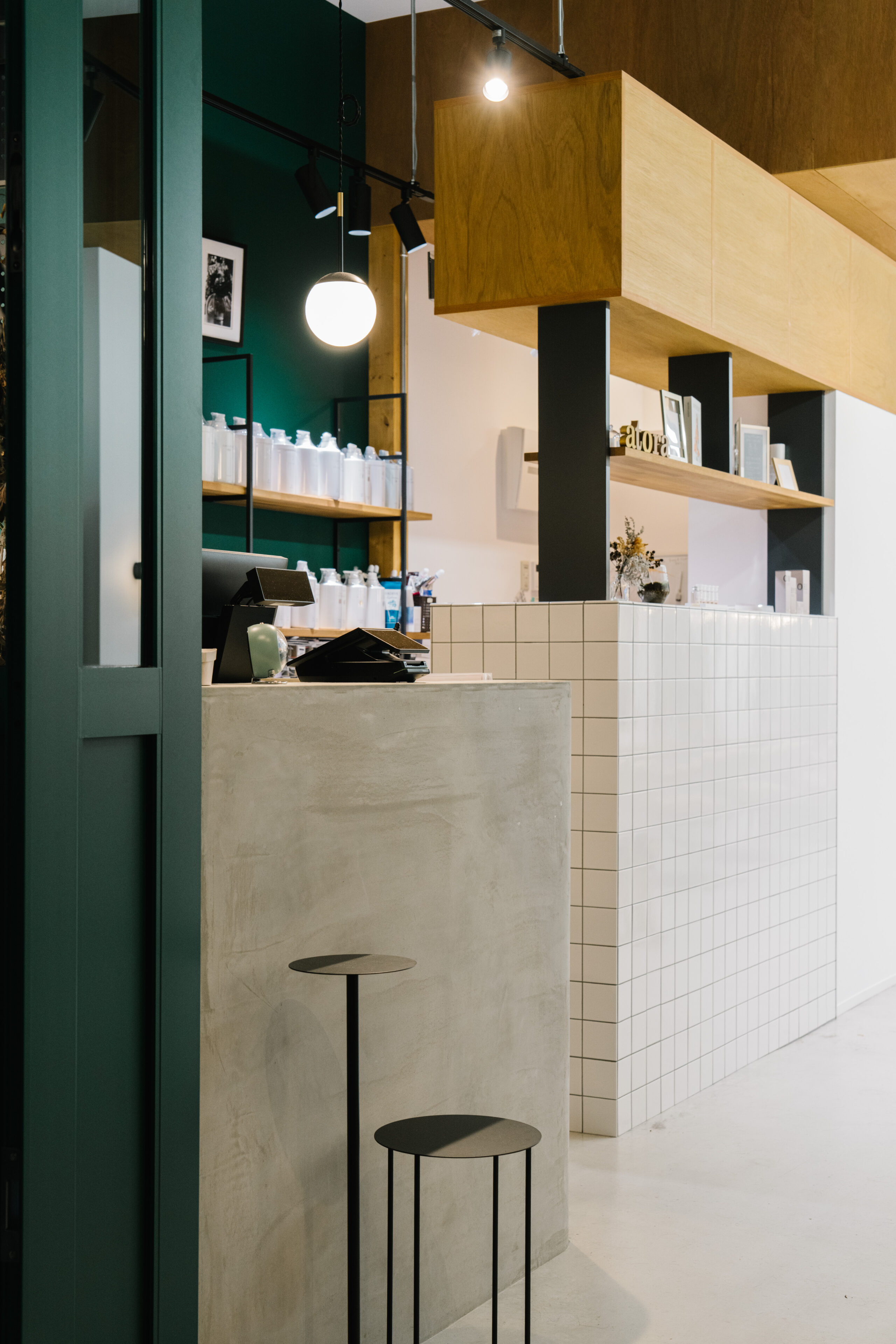 15.BioTop_美容室・美容院・ヘアサロン_内装_レセプション_カウンター_施工事例
