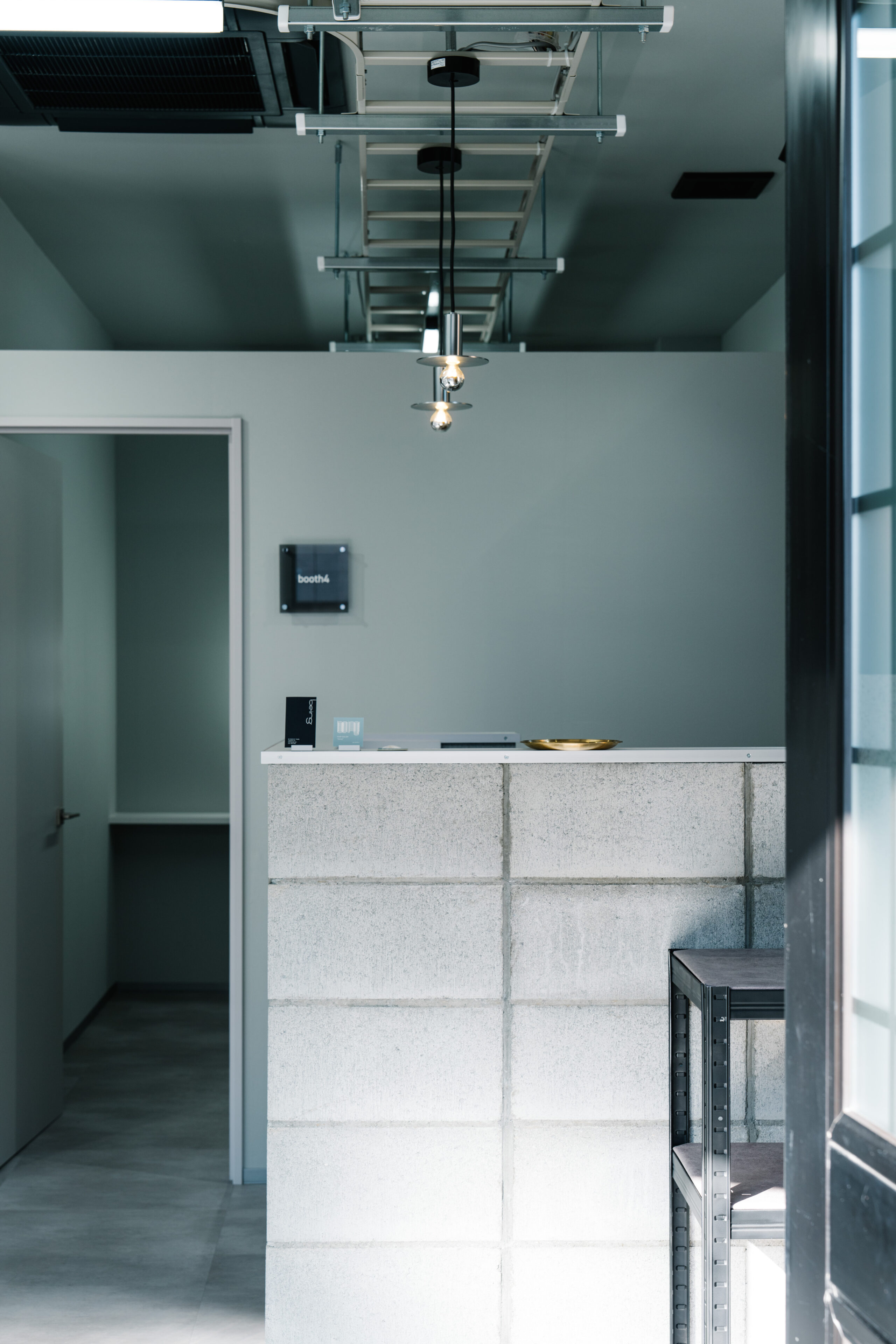 06.being_美容室・美容院・ヘアサロン_内装_レセプション_カウンター_施工事例