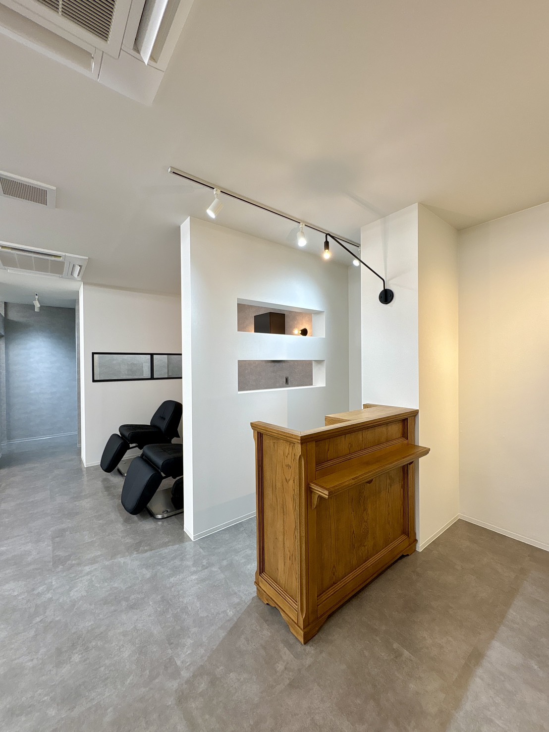 02.Raami_美容室・美容院・ヘアサロン_内装_レセプション_施工事例