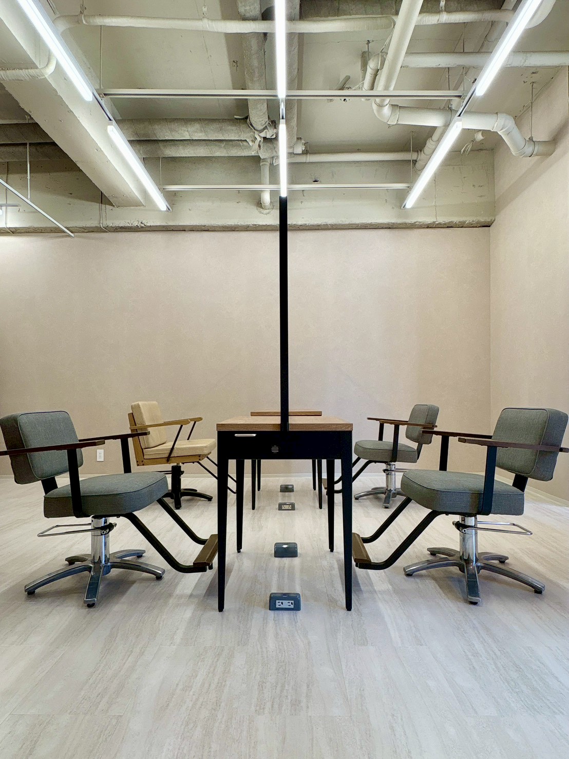 03.eLin_byLiLhair_美容室・美容院・ヘアサロン_内装_セット面_スタイリングスペース_施工事例