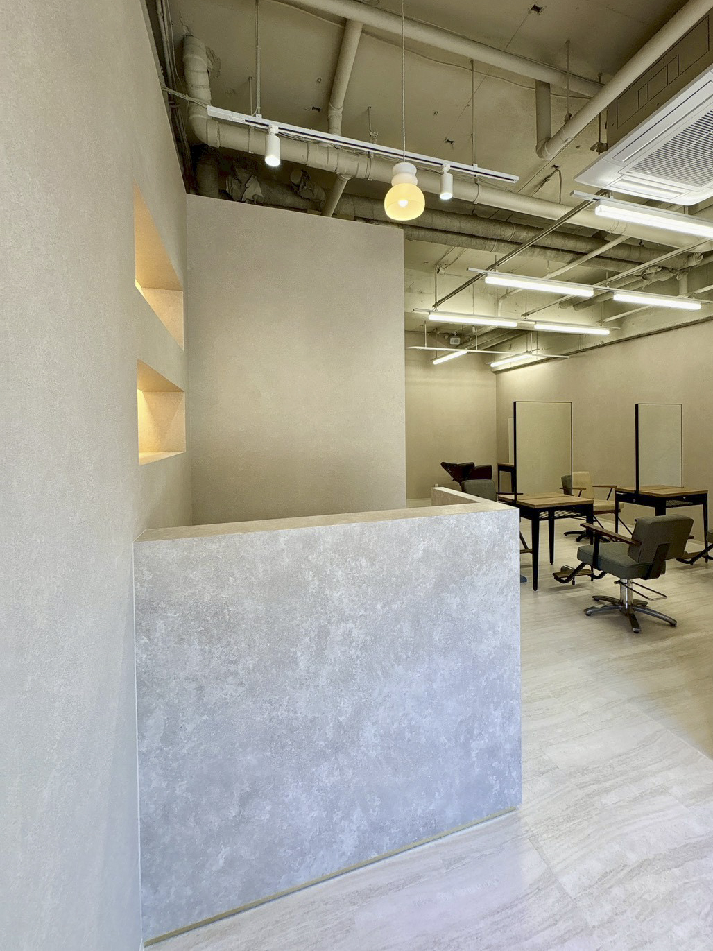 04.eLin_byLiLhair_美容室・美容院_内装_レセプション_カウンター_施工事例