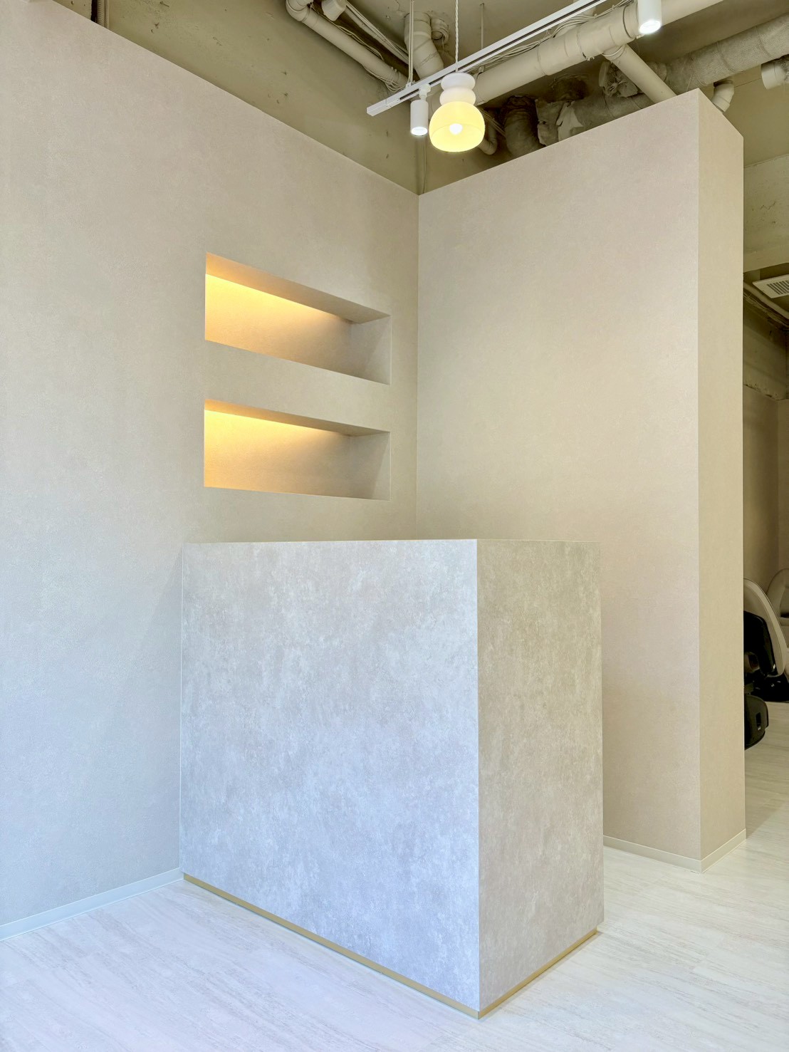 05.eLin_byLiLhair_美容室・美容院・ヘアサロン_内装_レセプション_カウンター_施工事例