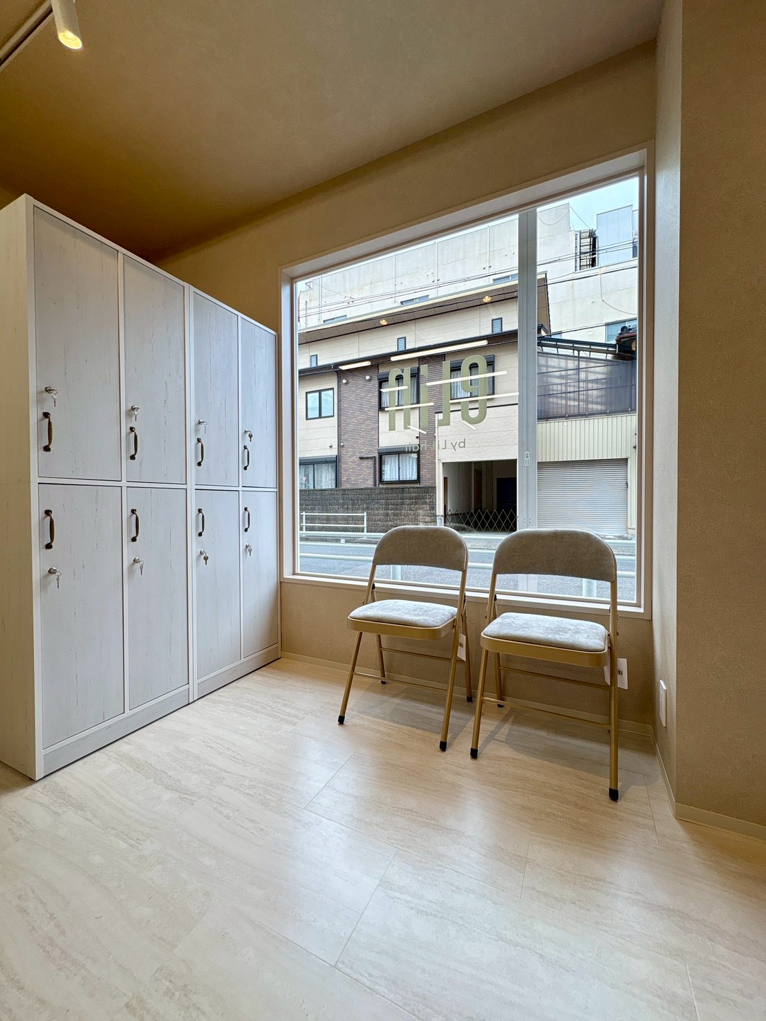 08.eLin_byLiLhair_美容室・美容院・ヘアサロン_内装_待合_レセプション_施工事例