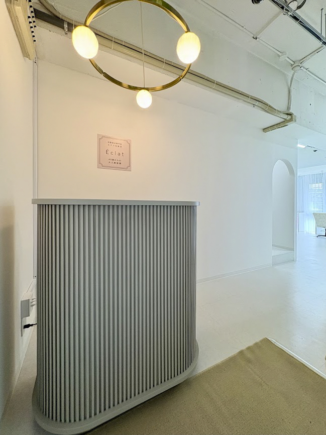 02._Eclat_美容室・美容院・ヘアサロン_内装_レセプション_カウンター_施工事例