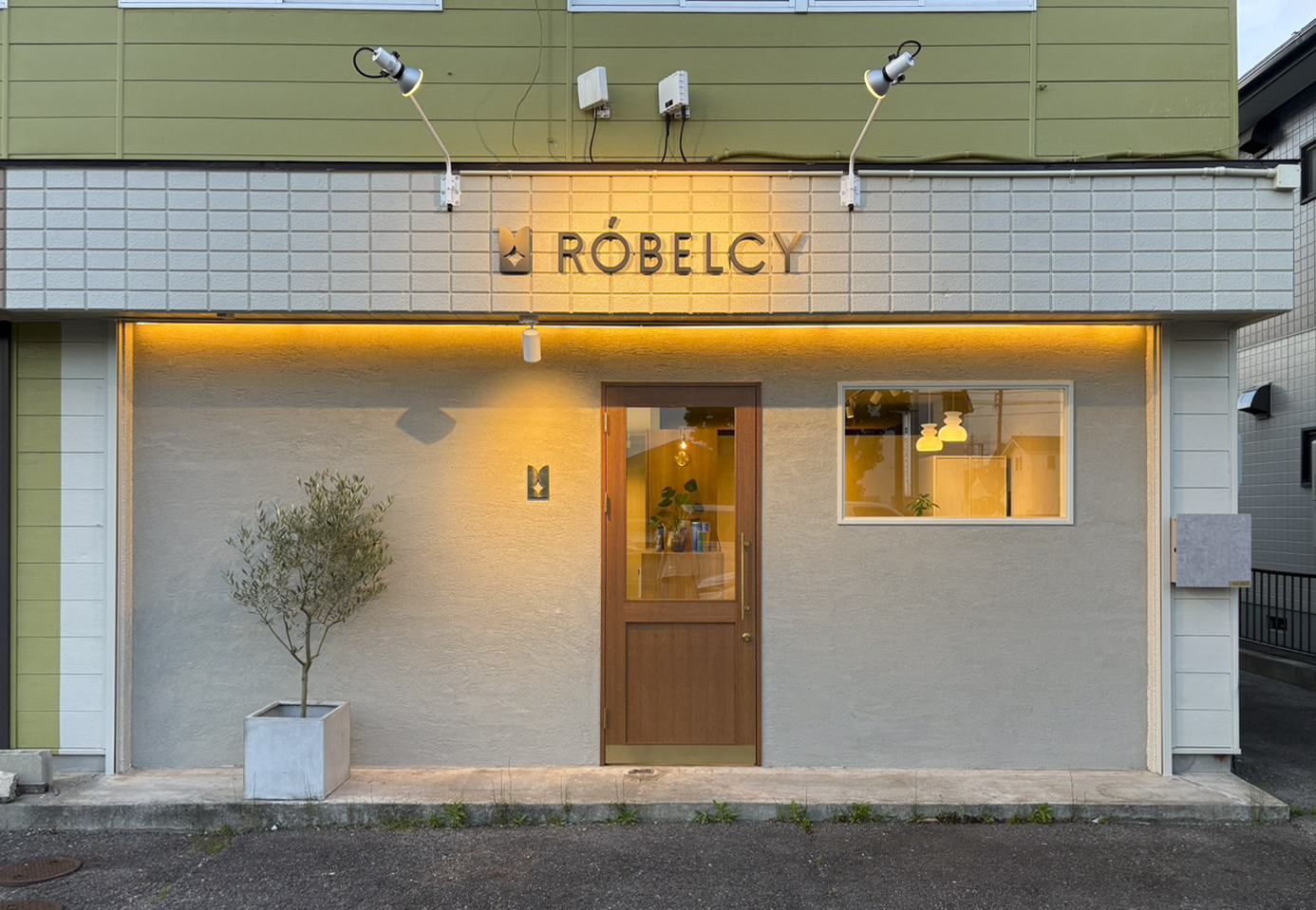 01._RO'BELCY_美容室・美容院・ヘアサロン_外観_ファサード_サイン_施工事例