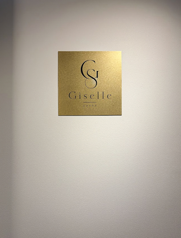 11.Giselle_SAKAE_美容室・美容院・ヘアサロン_内装_レセプション_サイン_施工事例
