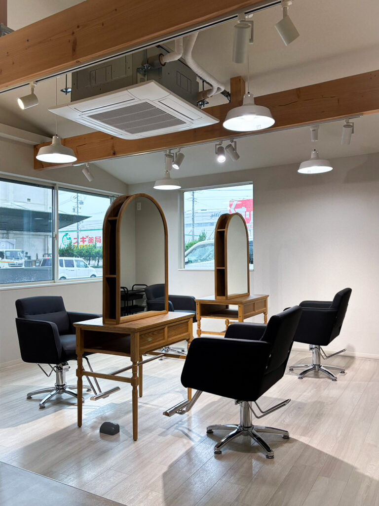 8.／le’a_美容室・美容院・ヘアサロン_内装_セット面_施工事例